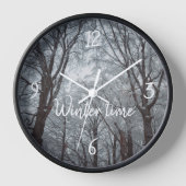 霧が立つ冬の森 壁時計 (正面)