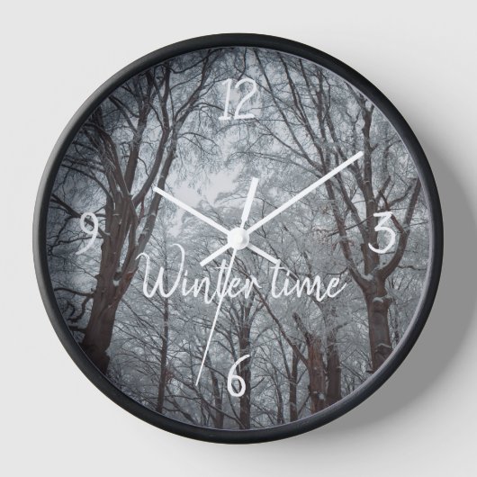 霧が立つ冬の森 壁時計 (正面)
