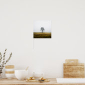 霧が立つ秋の朝の寂しい木 ポスター (キッチン)