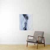 霧と山と冬の孤独な木 タペストリー (インサイチュ)