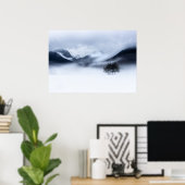 霧と山と冬の孤独な木 ポスター (ホームオフィス)