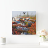 霧と景色トロッコの芝地の荒野の秋 スクエア壁時計 (ホーム)