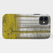 霧と黄色い葉のファンタジー林 Case-Mate iPhoneケース (裏面(横))