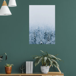 霧に包まれたブナとトウヒの雪景色 ポスター