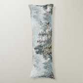 霧に覆われた山の雪に覆われた森林のシカ ボディピロー (正面縦)