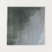 霧に覆われた緑の松 タペストリー (正面(横))