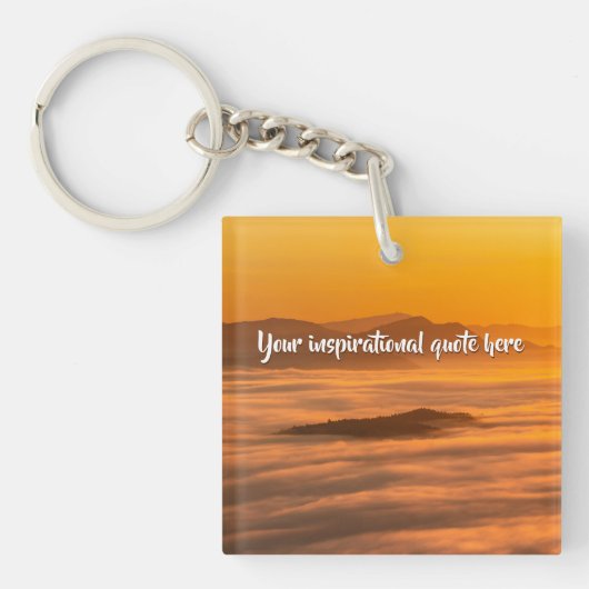 霧のカスタム風景の上にあなたの文字の日の出 キーホルダー (正面)