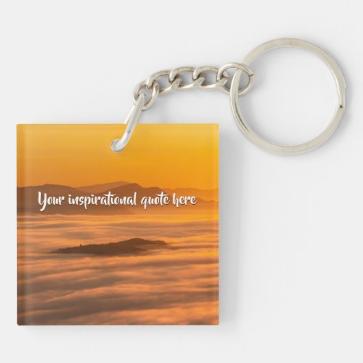 霧のカスタム風景の上にあなたの文字の日の出 キーホルダー (裏面)