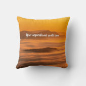 霧のカスタム風景の上にあなたの文字の日の出 クッション (裏面)