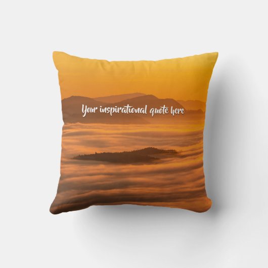 霧のカスタム風景の上にあなたの文字の日の出 クッション (裏面)