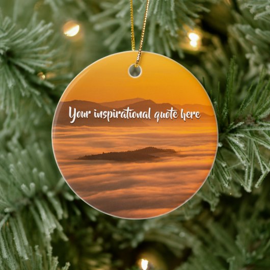霧のカスタム風景の上にあなたの文字の日の出 セラミックオーナメント (ツリー)