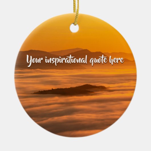 霧のカスタム風景の上にあなたの文字の日の出 セラミックオーナメント (正面)