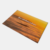 霧のカスタム風景の上にあなたの文字の日の出 ドアマット (アングル)