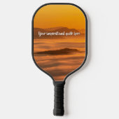 霧のカスタム風景の上にあなたの文字の日の出 ピックルボールラケット (裏面)