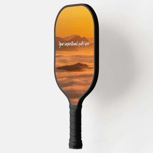 霧のカスタム風景の上にあなたの文字の日の出 ピックルボールラケット (左)