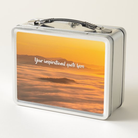 霧のカスタム風景の上にあなたの文字の日の出 メタルランチボックス (裏面)