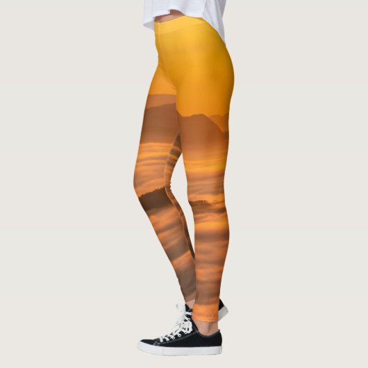 霧のカスタム風景の上にあなたの文字の日の出 レギンス (左)