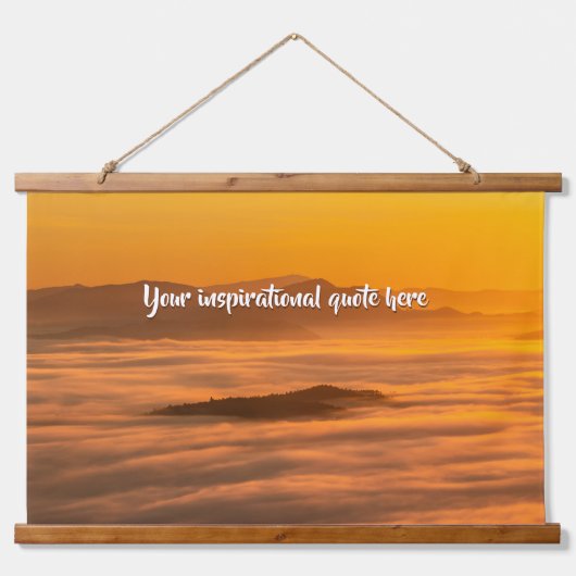 霧のカスタム風景の上にあなたの文字の日の出 吊り下げ型タペストリー (正面)