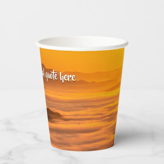 霧のカスタム風景の上にあなたの文字の日の出 紙コップ (裏面)