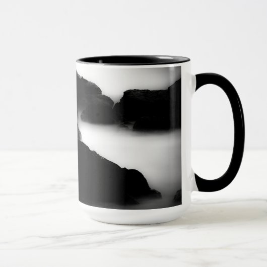 霧のコーヒーカップのオレゴンの海岸Brookings マグカップ (右)