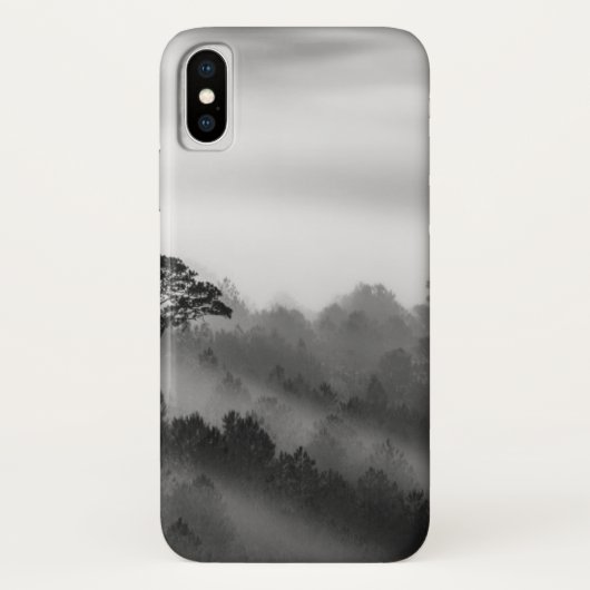 霧のマツ森林の大きい木 Case-Mate iPhoneケース (裏面)