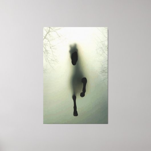 霧のランニング多い森の中の黒馬の馬 キャンバスプリント (正面)