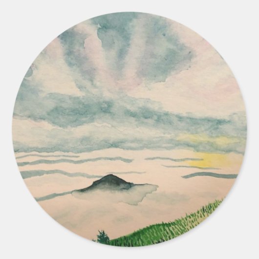 霧の丘の中腹のステッカー ラウンドシール (正面)