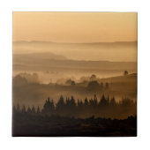 霧の丘の山転が景色の日の出 タイル (正面)