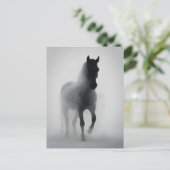 霧の中から現れる謎の黒馬 ポストカード (スタンド正面)