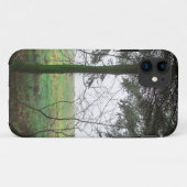 霧の中でクリアを見下ろす森 Case-Mate iPhoneケース (裏面(横))