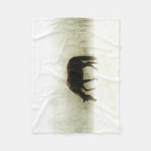 霧の中にいる馬 フリースブランケット (正面)