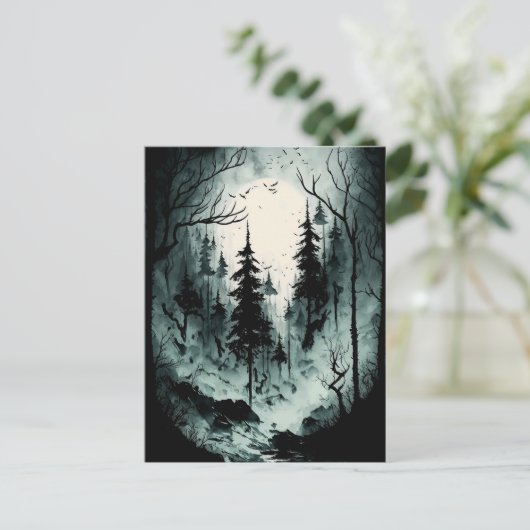 霧の中の不気味な黒と白のインクフォレスト ポストカード (スタンド正面)