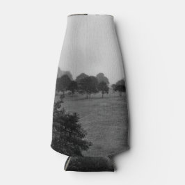 霧の中の美しい木と自然 ボトルクーラー