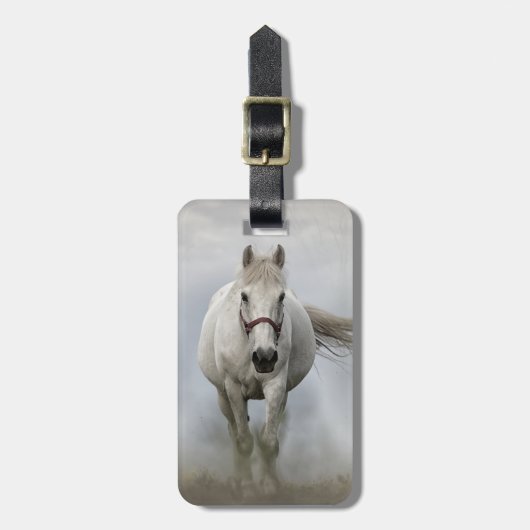 霧の中の美しい白馬 ラゲッジタグ (正面縦)