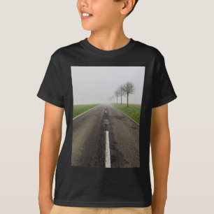 霧の中の道は何にもならない Tシャツ