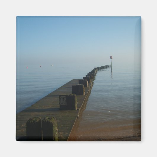 霧の中を歩いて行く海 マグネット (正面)