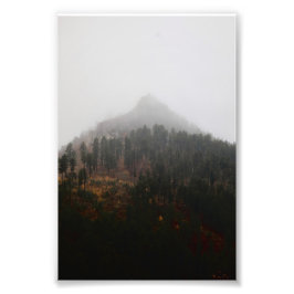 霧の中を突き抜ける美しい山のピーク フォトプリント           