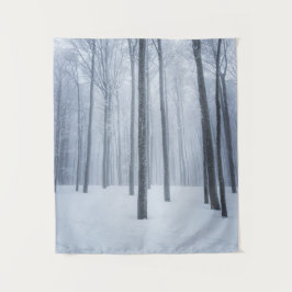 霧の凍ってい多い冬の森 タペストリー