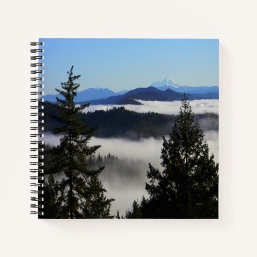 霧の向こうのシャスタ山….. ノートブック (正面)