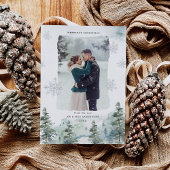 霧の多い冬の新結婚した初めてのクリスマス写真 シーズンカード