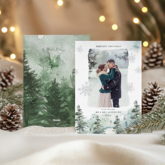 霧の多い冬の新結婚した初めてのクリスマス写真 シーズンカード