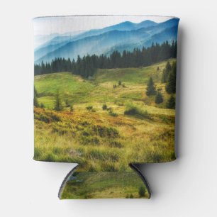 霧の多い山の斜面威厳のある:風景。 缶クーラー