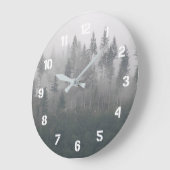 霧の多い常緑森林景観 ラージ壁時計 (傾斜)