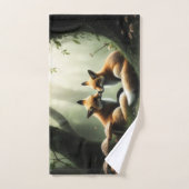 霧の多い森のキツネのカドル ハンドタオル (ハンドタオル)