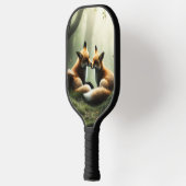 霧の多い森のキツネのカドル ピックルボールラケット (左)