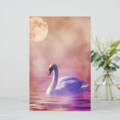 霧の多い湖のスクラップブック紙の上に白鳥 便箋 (スタンド正面)