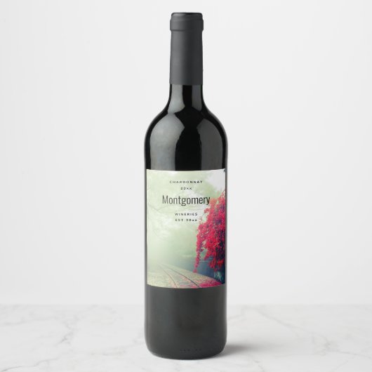 霧の多い鉄道の跡の風光明媚な写真ワイン作り ワインラベル (正面)