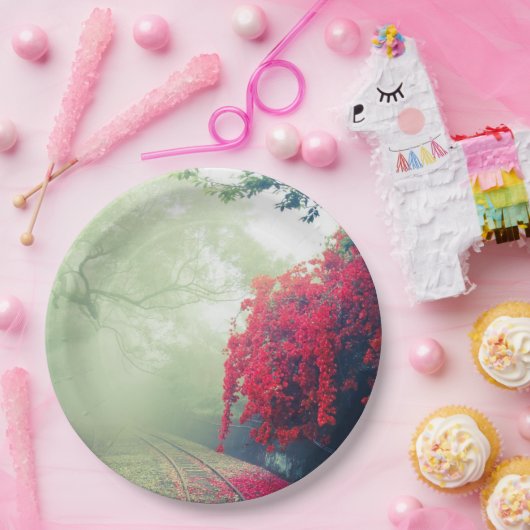 霧の多い鉄道跡の風光明媚な写真 ペーパープレート (パーティー)