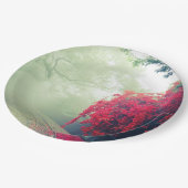 霧の多い鉄道跡の風光明媚な写真 ペーパープレート (アングル)