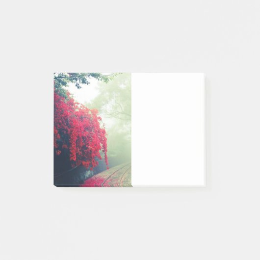 霧の多い鉄道跡の風光明媚な写真 ポストイット (正面)